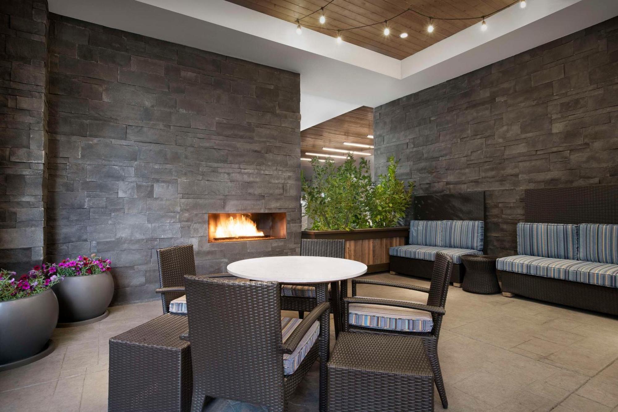 Hotel Home2 By Hilton Downtown Area 3*